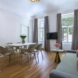 Encore Boutique By Dwellfort Prague